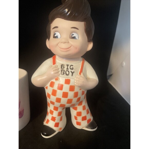 Vintage Bob's Big Boy Plastic Coin Piggy Bank 8" and Coffee Mug - Picture 4 of 9